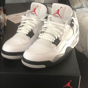 Air Jordan Retro 4